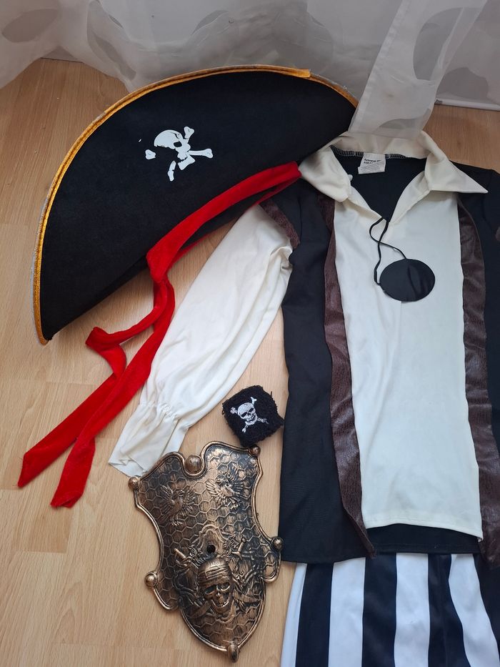 Deguisement pirate et accessoires - photo numéro 2