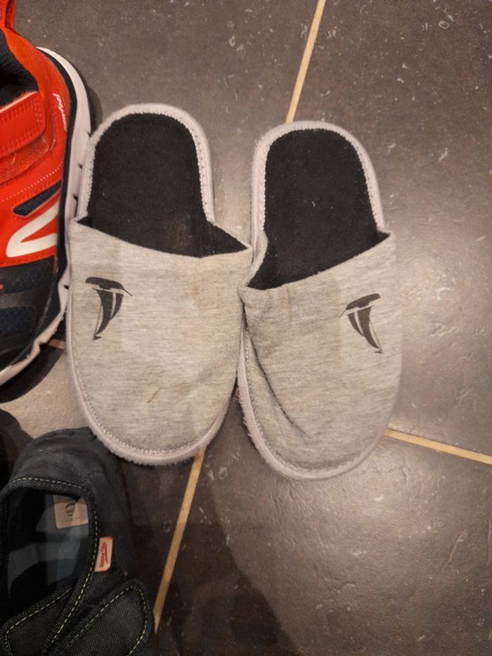 Lot chaussons et baskets pointure 32 - photo numéro 2