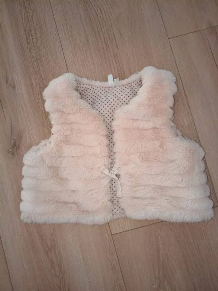 Veste fourrure sans manche taille 18 mois