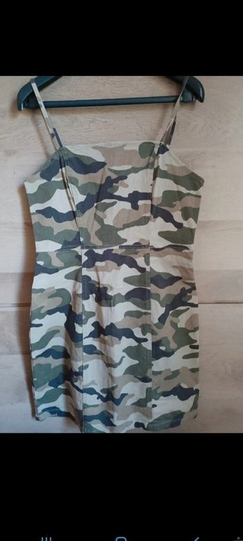 Robe camouflage militaire taille 40 H&M