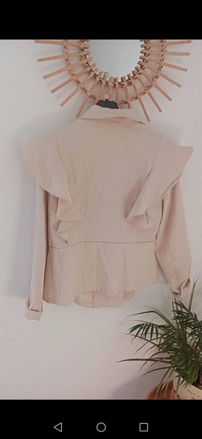 Veste blazer court, beige à volants - photo numéro 4