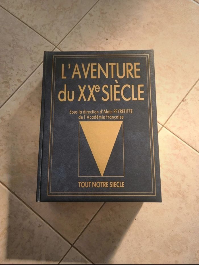 Livre l'aventure du XXe siècle les guerres et le monde contemporain