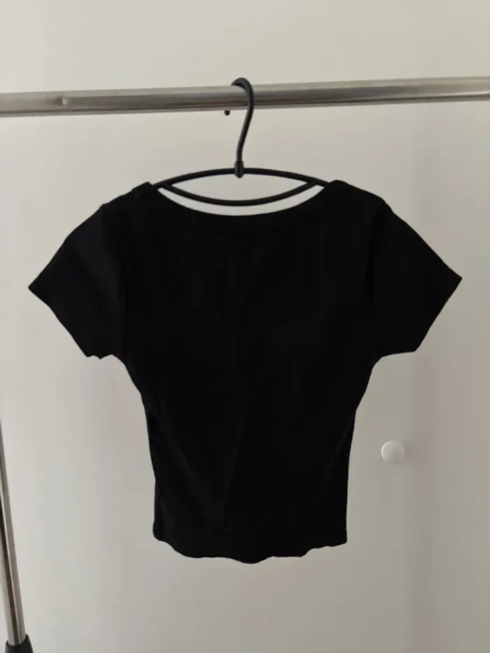 TEE shirt manche courte moulant et court - photo numéro 2