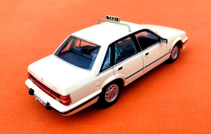 Voiture miniature Opel Senator Taxi - photo numéro 4