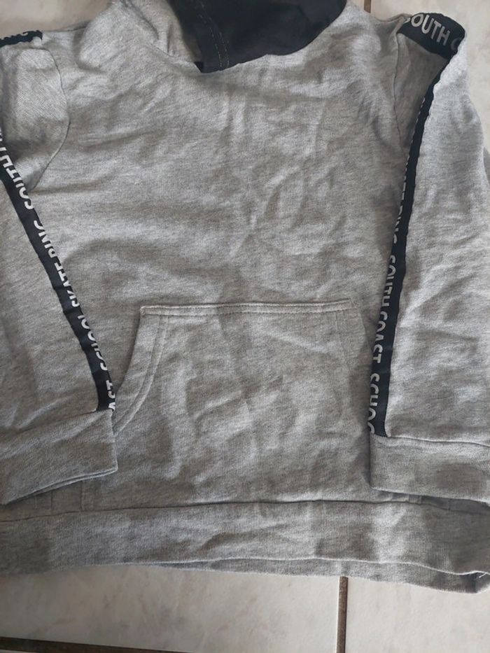 Sweat a capuche garçon 5/6 ans - photo numéro 2