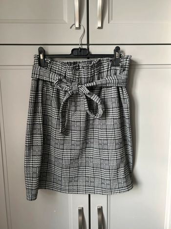 Jupe pieds de poule et noeud