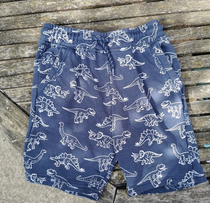 Short dinosaure 6 et 7 ans primark