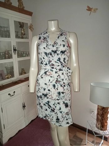 Robe d'été imprimée Naf Naf taille 34 neuve avec étiquette