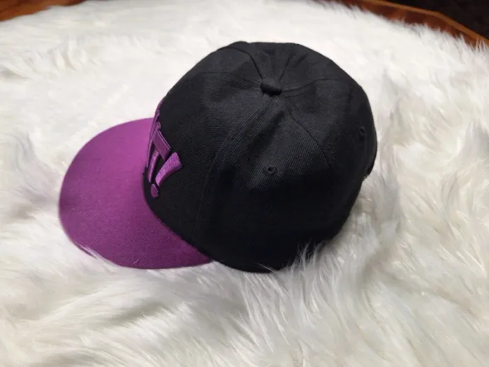 Casquette Snapback – Noir & Violet – Style Streetwear (567) - photo numéro 3