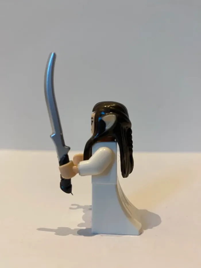 Figurine type Lego Arwen la princesse elfe. le seigneur des anneaux - photo numéro 2