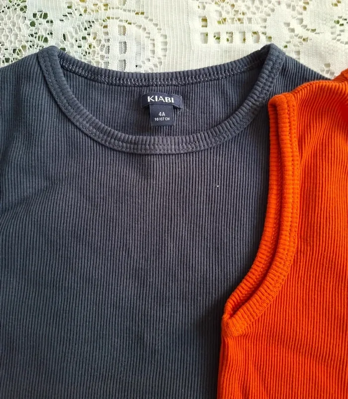 Lot de 2 débardeurs enfant - Kiabi  - neufs - 4 ans -Orange et bleu marine - photo numéro 2