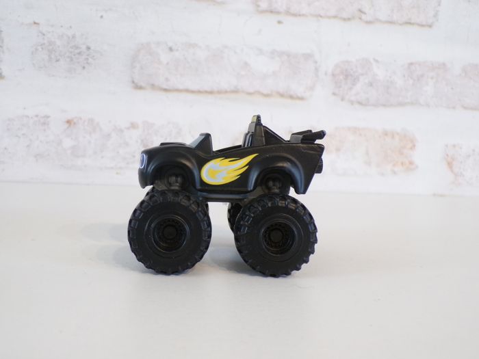 Monster Trucks - Blaze - Les monstres Machines (J5) - photo numéro 2