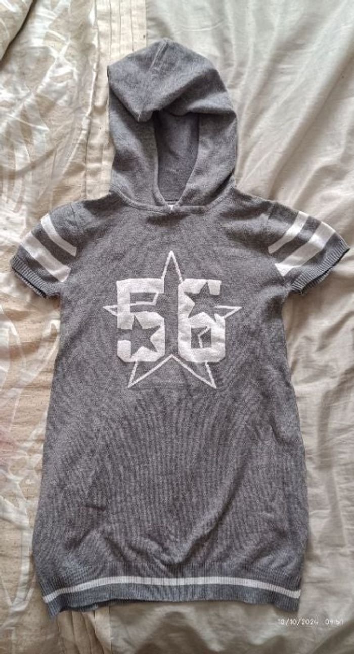 Pull capuche manches courtes