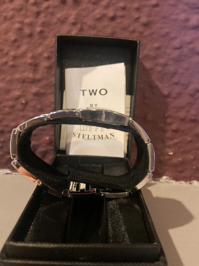 Montre bracelet en métal argenté et strass - photo numéro 3