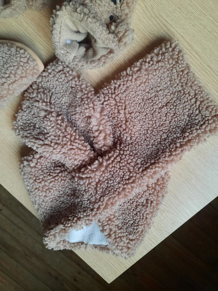 Manteau effet mouton 12 mois avec accessoires - photo numéro 5