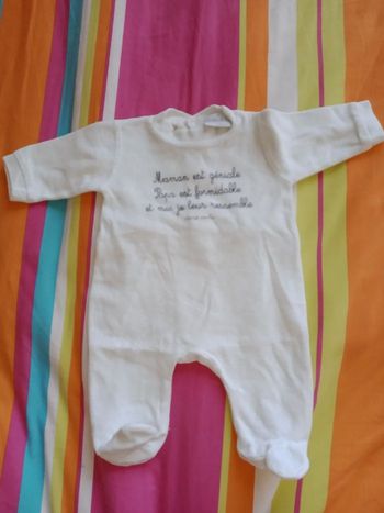 Pyjama Blanc maman est génial papa est formidable et moi je leur ressemble kid style collection 1 mois