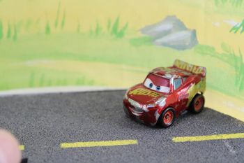 Disney Pixar cars mini racer Flash mc Queen version peinture interactive