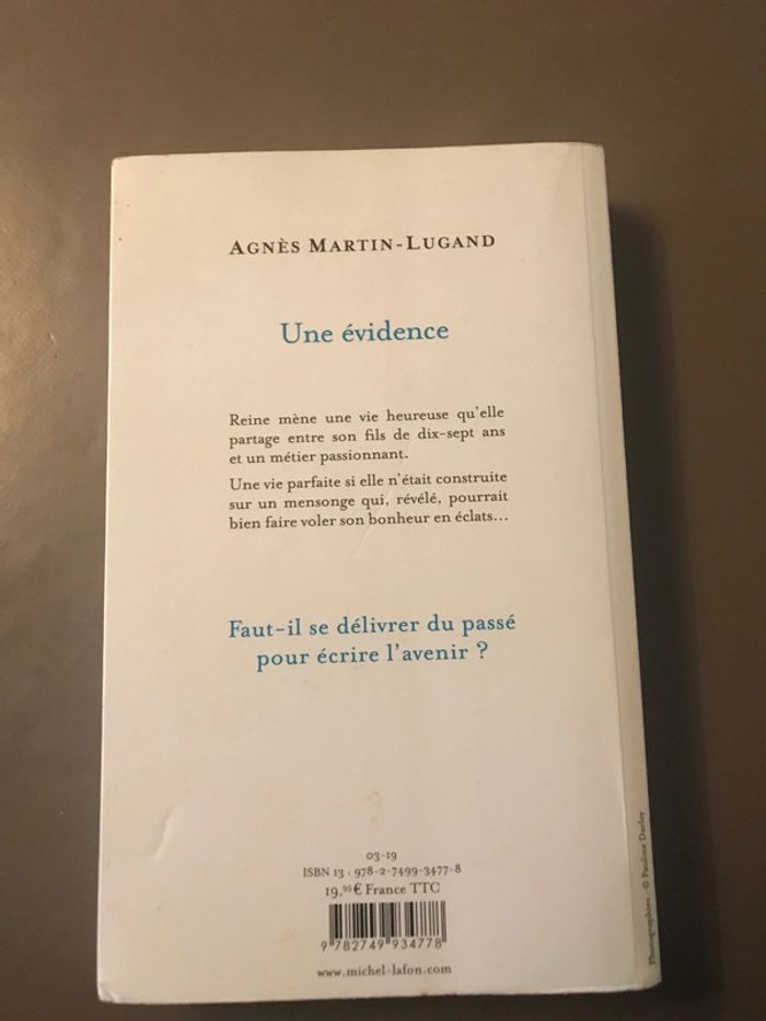 Livre Une évidence - photo numéro 2