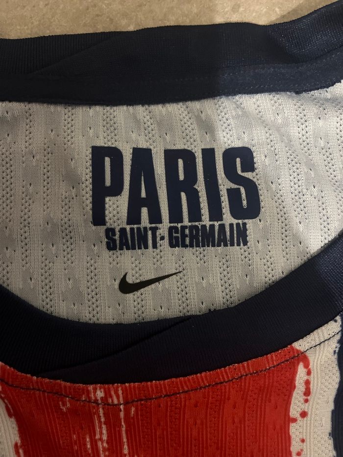 Maillot Collector Domicile Stadium PSG Nike 24/25 - Champions of Europe 2025 taille M - photo numéro 4