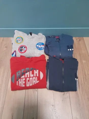 Lot de pulls et vestes 8 ans