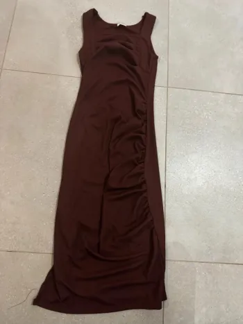 Robe bordeaux taille XS, très bon état, 110cm de longueur