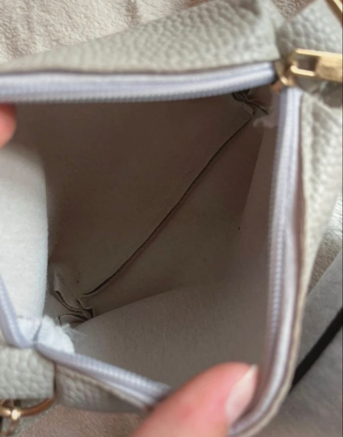 Sac à main gris avec son porte carte en très bon état - photo numéro 6