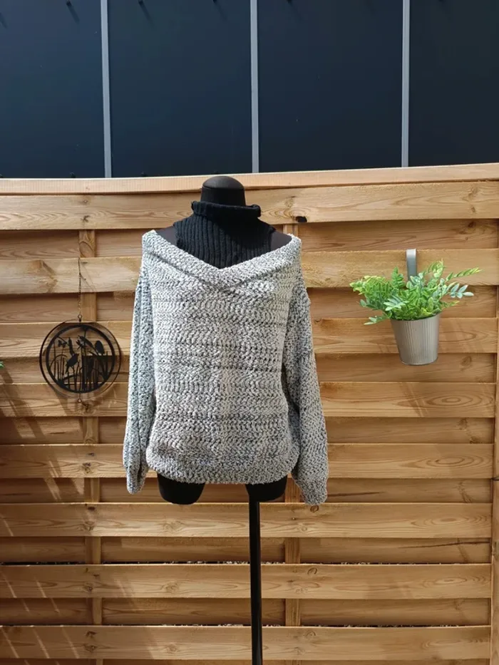 Pull épaules dénudées taille L