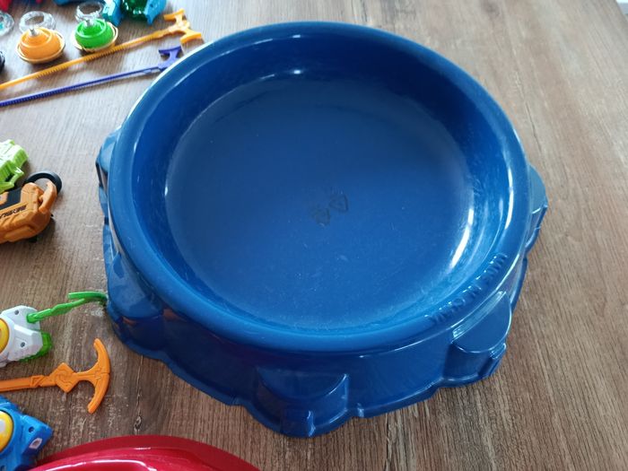 Toupies Beyblade et autres - photo numéro 6