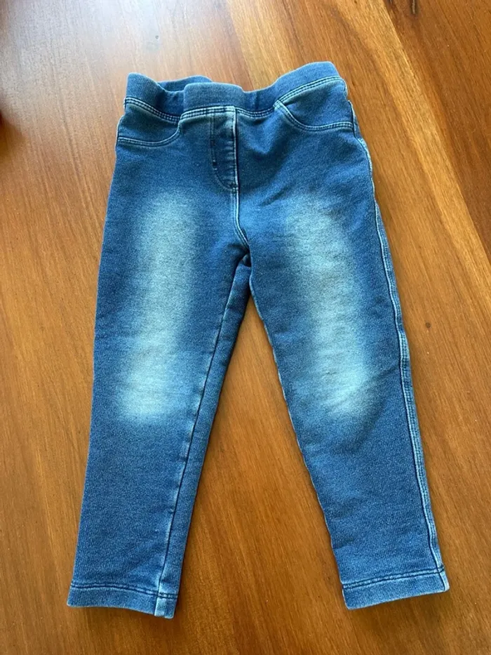 Lot de 5 jeans taille 18 mois très bon état - photo numéro 8