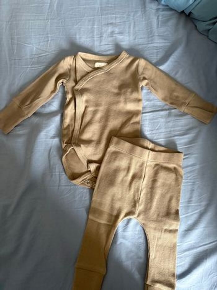 4 ensembles 1 mois - photo numéro 3