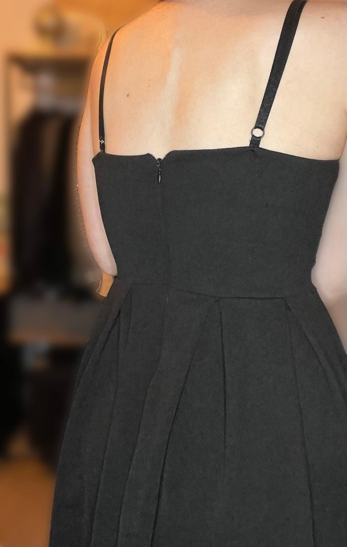 Robe noire patineuse taille S/ 36 - photo numéro 2