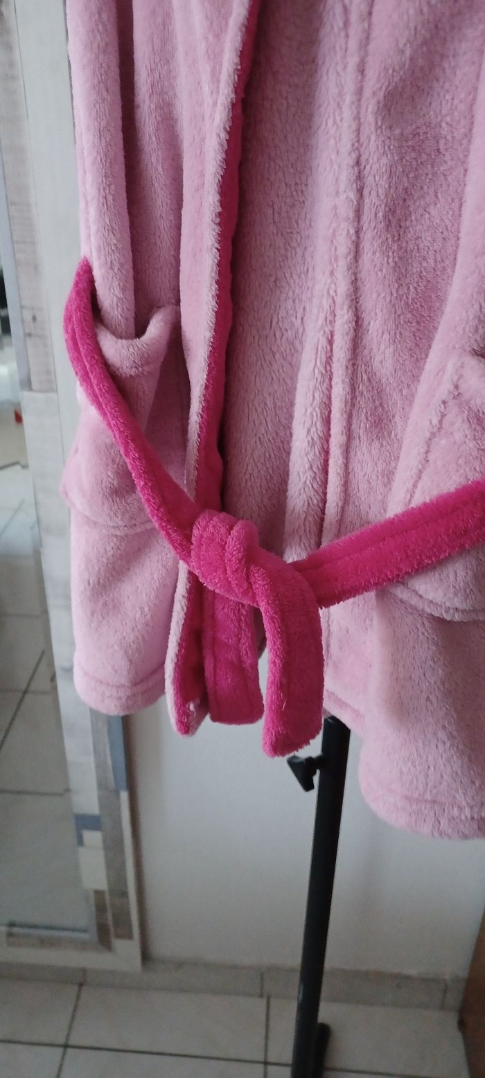 Très beau peignoir tout doux fille T 6 ans - photo numéro 3