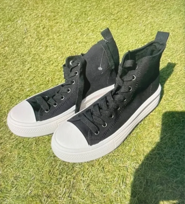 Baskets montantes noires à plateforme Taille 36 Neuves