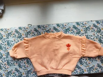 Pull tape à l'oeil fille de 3 mois