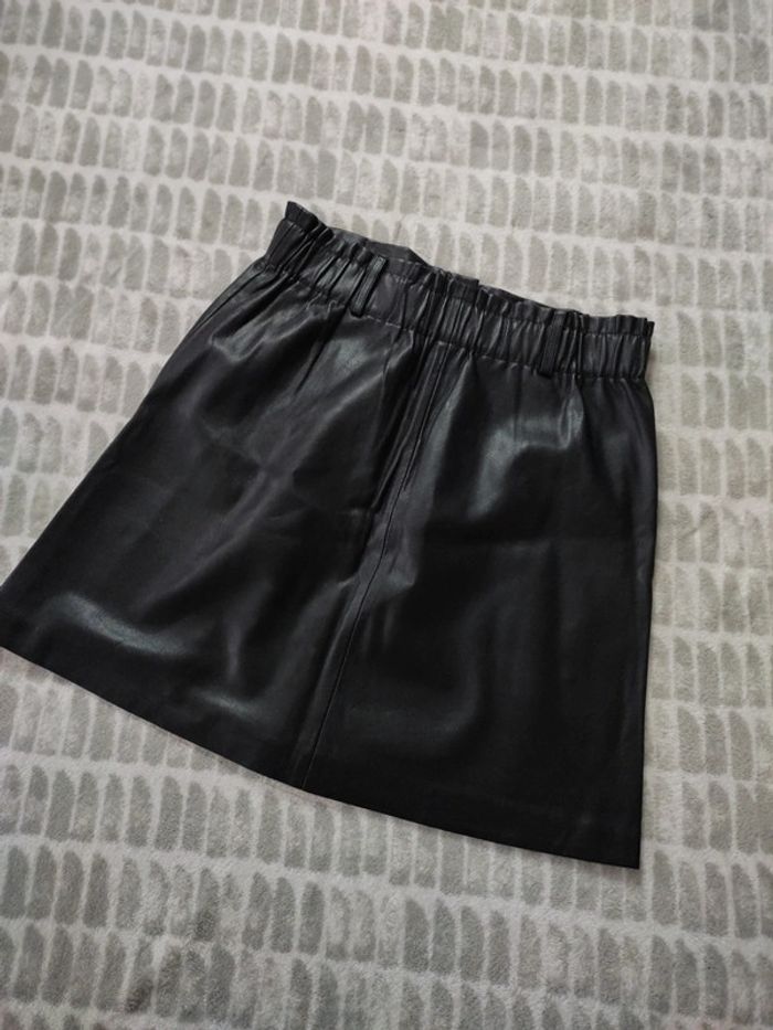 Jupe courte minijupe noir imitation cuir Mango taille S 36 - photo numéro 3
