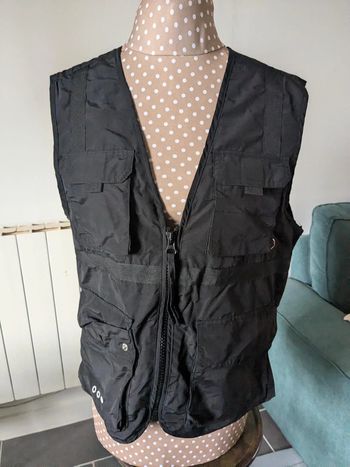 Veste sans manches urban outfitters noire taille S très originale