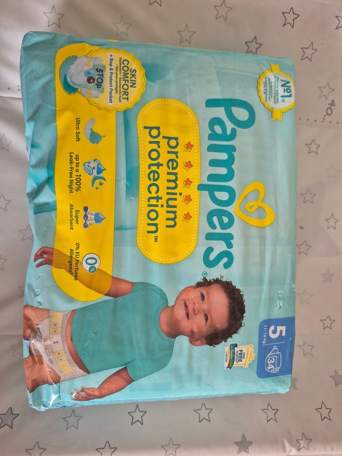 Lot de couche pampers taille 5