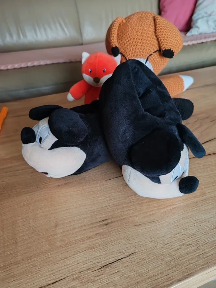 Chaussons chauds neufs garçon Mickey jamais portés 24-26 Disney = semelle 15,5cm à 16cm