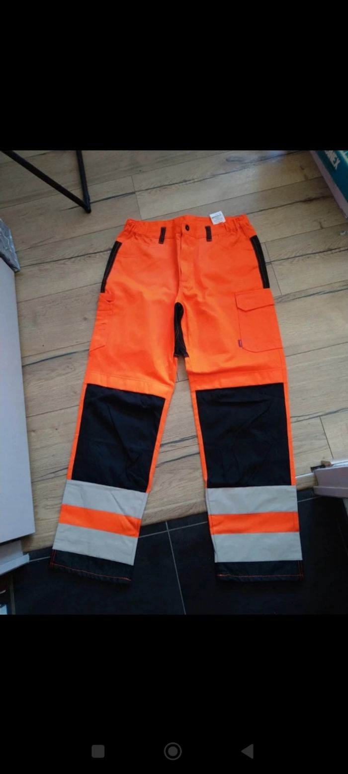 Pantalon de travail de taille M.