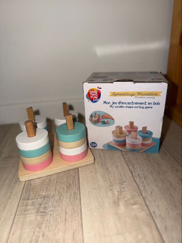 Jeu Montessori encastrement en bois