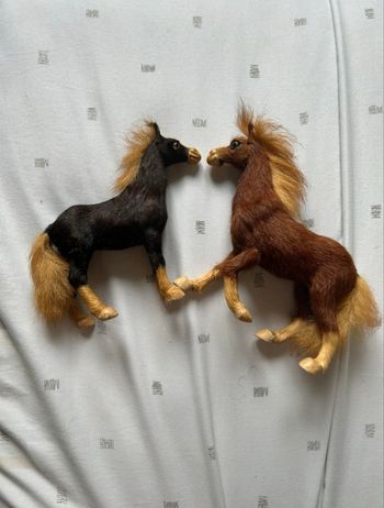 Lot de 2 figurines de chevaux réaliste