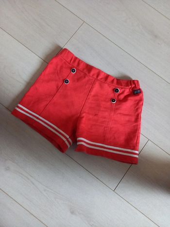 Short rouge