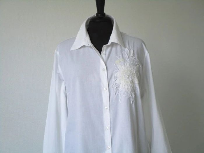 Chemise blanche vintage fleur 40/42 TBE