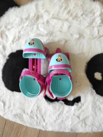 🟩 Patin à roulette Dora réglable  du 25 au 33  🟩 bon état 