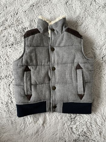 Doudoune sans manches grise GAP taille 12/18 mois très bon état