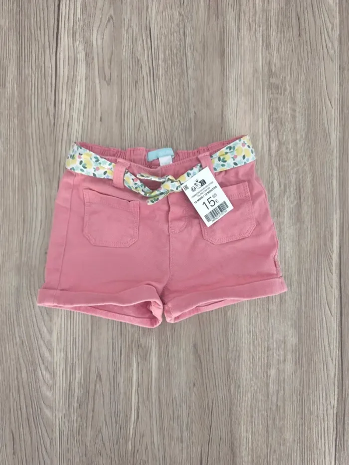 Short rose en jean souple plus ceinture fleurie