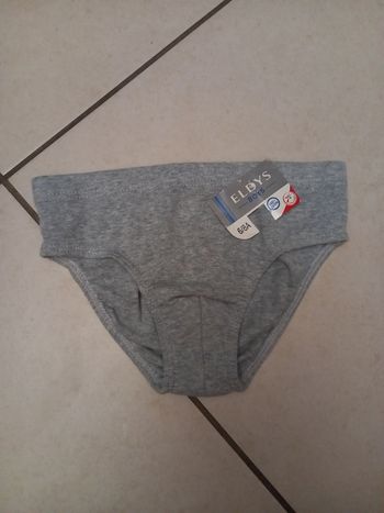 1 slip gris 6/8ans neuf