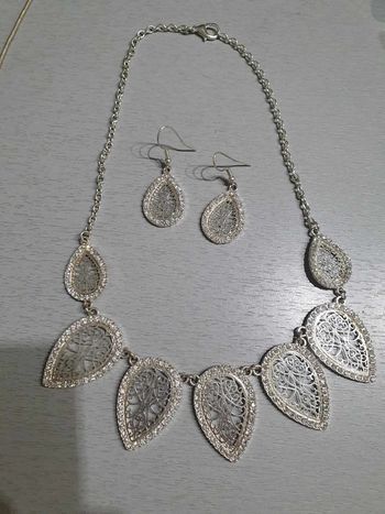 Jolie parure neuve jamais portée