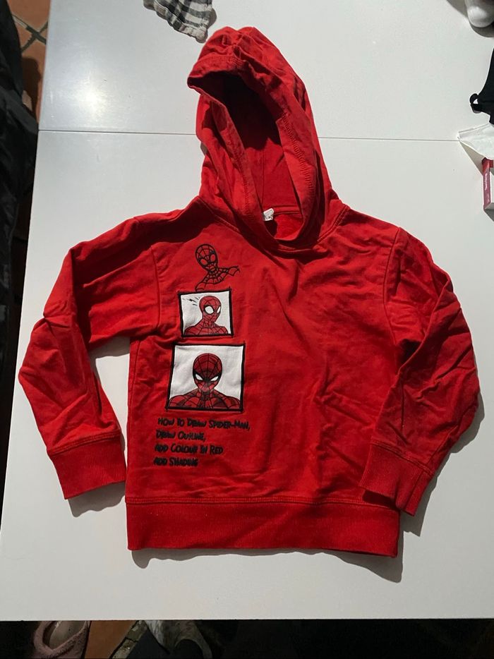 Sweet a capuche rouge Spiderman taille 6/7 ans