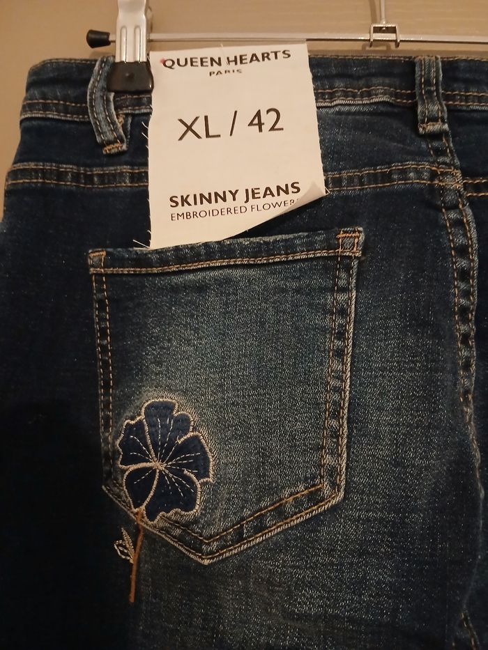 Jean’s fleurie taille 42 - photo numéro 2